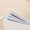 Logotipo personalizado de atacado Kraft Paper Ribbon Nó Dobrando Acordeão Álbum Postal Cartão para Família de Aniversário de Aniversário