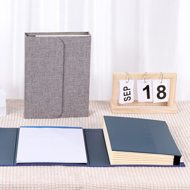 A pasta de extensão do acorde de papelaria da Escola Escola é feita de material de papel notebook para uso diário de escritório